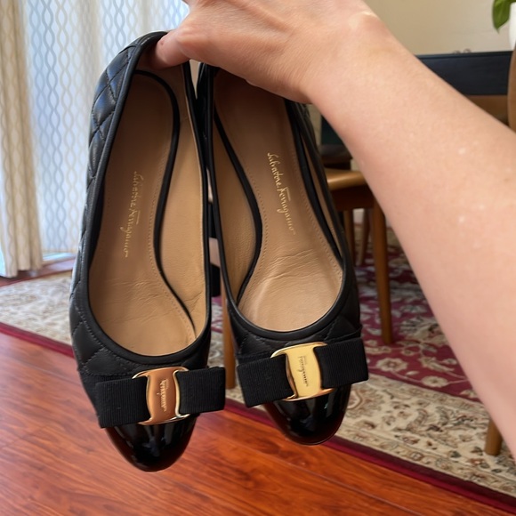 Like new, barely wear. Authentic, comes with box, dust bag and receipt. - Picture 7 of 7